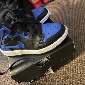 Jordan 1s Black/Hyper Royal- White